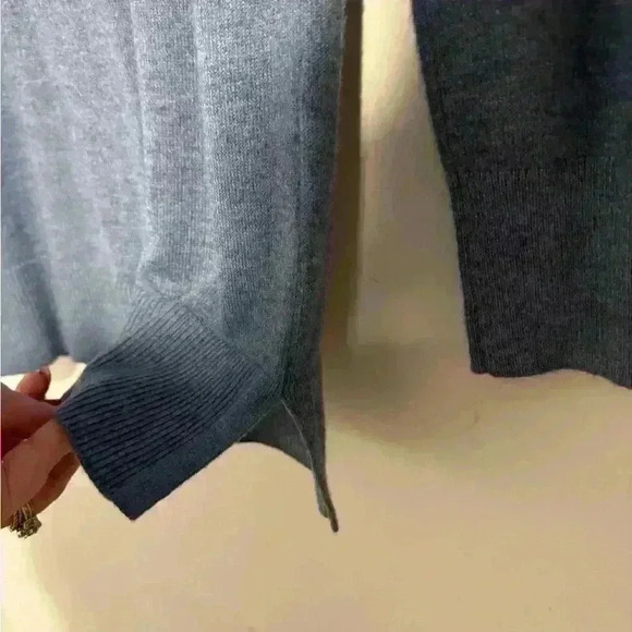 Women’s XS Loft sweater Blue EUC - Picture 4 of 5